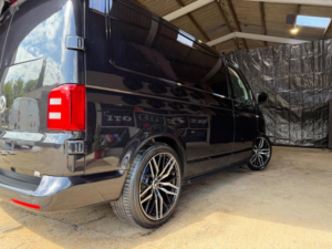 2018 Volkswagen Transporter 2.0 Tdi T28 Bluemotion Tech Trendline Fwd Swb Euro 6 (s/s) 5dr in Black — image 5
