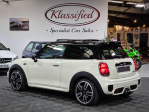 2018 MINI Hatch 2.0 John Cooper Works Auto Euro 6 (s/s) 3dr in White — image 2