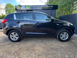 2013 Kia Sportage 1.7 Crdi Ecodynamics 1 2WD Euro 5 (s/s) 5dr in Black — image 6