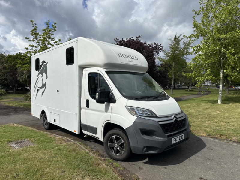 2017 Citroen Relay Horse Box 2.0 Bluehdi 35 in White — image 1