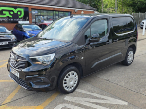 2021 Vauxhall Combo 1.5 Turbo D 2300 Sportive L1 H1 Euro 6 4dr in Black — image 2
