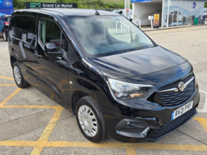 2021 Vauxhall Combo 1.5 Turbo D 2300 Sportive L1 H1 Euro 6 4dr in Black — image 3