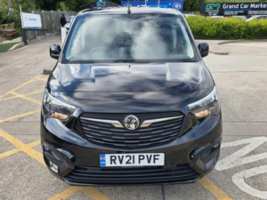 2021 Vauxhall Combo 1.5 Turbo D 2300 Sportive L1 H1 Euro 6 4dr in Black — image 4