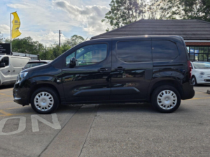 2021 Vauxhall Combo 1.5 Turbo D 2300 Sportive L1 H1 Euro 6 4dr in Black — image 5