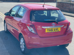 2012 Toyota Yaris 1.33 Dual Vvt-I Tr Hatchback 5dr Petrol Manual Euro 5 (101 Ps) in Red — image 4