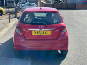 2012 Toyota Yaris 1.33 Dual Vvt-I Tr Hatchback 5dr Petrol Manual Euro 5 (101 Ps) in Red — image 5