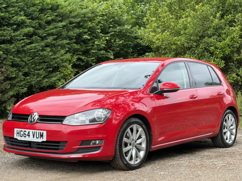 2014 Volkswagen Golf 1.4 Tsi Bluemotion Tech Act Gt in Red — image 1
