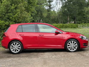 2014 Volkswagen Golf 1.4 Tsi Bluemotion Tech Act Gt in Red — image 6