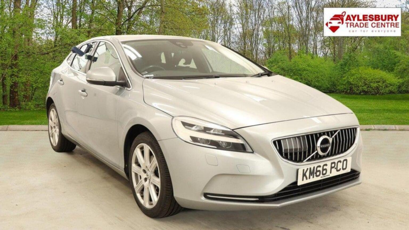 2016 Volvo V40 2.0 D2 Inscription Euro 6 (s/s) 5dr in Silver — image 1