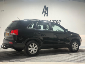 2010 Kia Sorento 2.2 Crdi 1 Auto Euro 5 5dr in Black — image 3