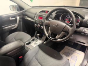 2010 Kia Sorento 2.2 Crdi 1 Auto Euro 5 5dr in Black — image 6