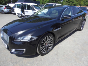2015 Jaguar Xj 3.0d V6 Autobiography Auto Euro 6 (s/s) 4dr (lwb) in Black — image 3