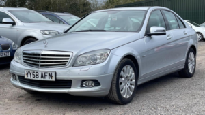 2008 Mercedes-Benz C Class 2.5 C230 V6 Elegance G-Tronic Euro 5 4dr in Silver — image 3