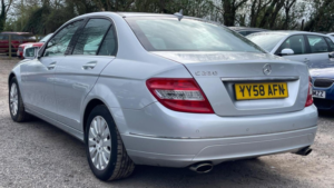 2008 Mercedes-Benz C Class 2.5 C230 V6 Elegance G-Tronic Euro 5 4dr in Silver — image 4