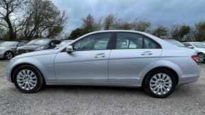 2008 Mercedes-Benz C Class 2.5 C230 V6 Elegance G-Tronic Euro 5 4dr in Silver — image 5