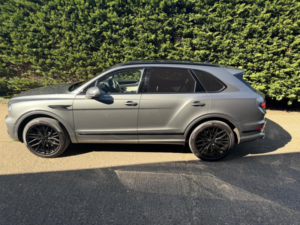 2022 Bentley Bentayga 4.0 V8 Mulliner 7 Seats in Grey — image 2