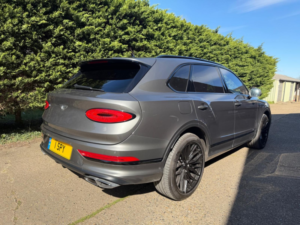 2022 Bentley Bentayga 4.0 V8 Mulliner 7 Seats in Grey — image 3