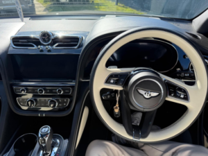 2022 Bentley Bentayga 4.0 V8 Mulliner 7 Seats in Grey — image 6