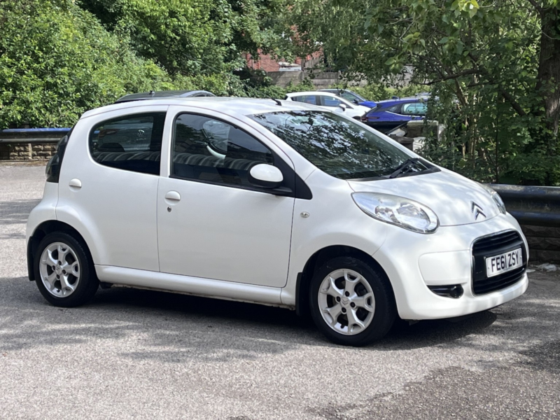 2011 Citroen C1 1.0i Vtr+ Hatchback 5dr Petrol Manual Euro 5 (68 Ps) ++ £20 Road Tax ++ in White — image 1