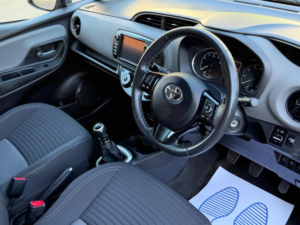 2017 Toyota Yaris 1.5 Vvt-I Icon Tech Euro 6 5dr in Silver — image 3