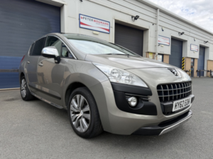 2012 Peugeot 3008 1.6 E-Hdi Allure in Grey — image 3