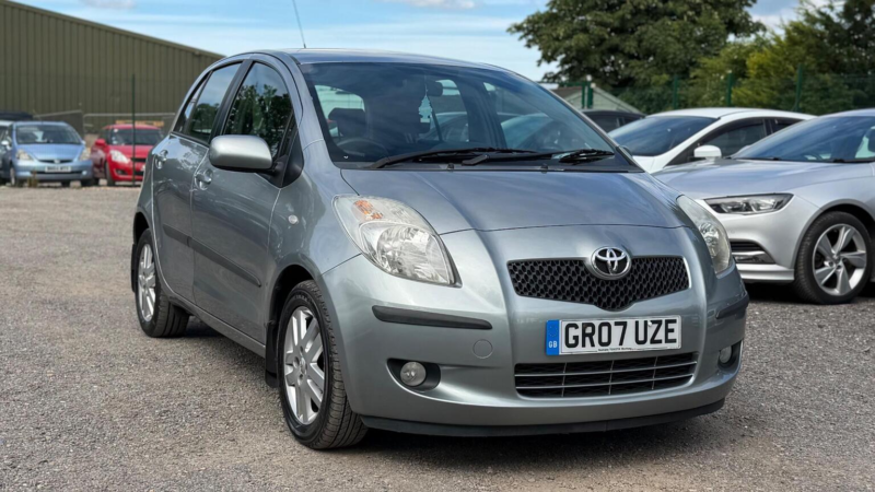 2007 Toyota Yaris 1.3 Vvt-I Tr 5dr in Silver — image 1