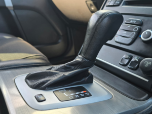 2011 Volvo Xc90 2.4 D5 Active SUV 5dr Diesel Geartronic AWD (219 G/km, 200 Bhp) in Silver — image 6