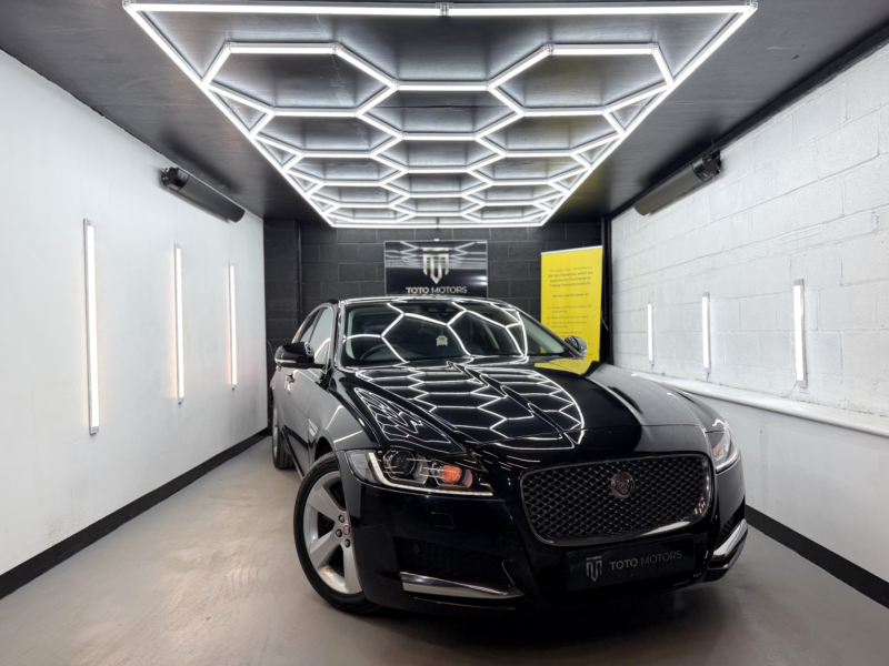 2017 Jaguar Xf 2.0 D Portfolio in Black — image 1