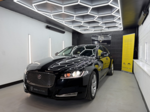 2017 Jaguar Xf 2.0 D Portfolio in Black — image 5