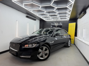 2017 Jaguar Xf 2.0 D Portfolio in Black — image 6