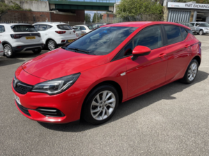 2021 Vauxhall Astra 1.5 Turbo D Business Edition Nav in Red — image 2