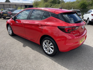 2021 Vauxhall Astra 1.5 Turbo D Business Edition Nav in Red — image 3
