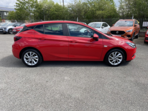 2021 Vauxhall Astra 1.5 Turbo D Business Edition Nav in Red — image 5
