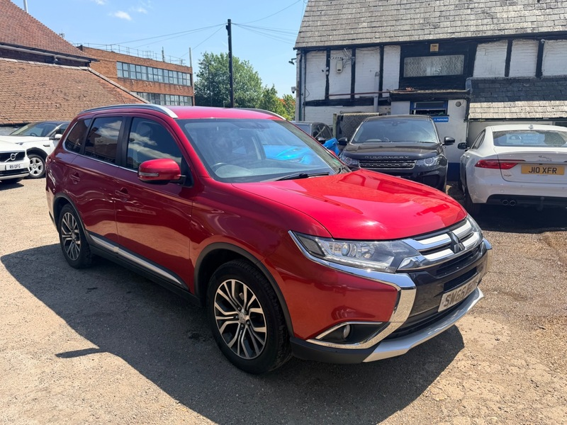 2016 Mitsubishi Outlander Di-D Gx 3 in Red — image 1