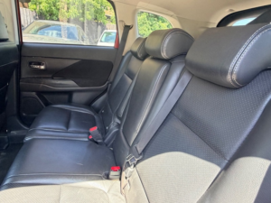 2016 Mitsubishi Outlander Di-D Gx 3 in Red — image 2