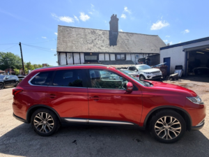 2016 Mitsubishi Outlander Di-D Gx 3 in Red — image 3