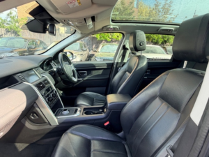2015 Land Rover Discovery Sport Td4 Hse in Grey — image 2