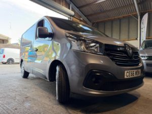 2016 Renault Trafic 1.6 Dci 27 Sport Nav Swb Standard Roof Euro 6 5dr in Grey — image 2
