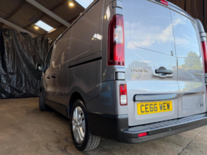 2016 Renault Trafic 1.6 Dci 27 Sport Nav Swb Standard Roof Euro 6 5dr in Grey — image 4