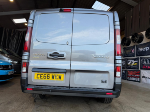 2016 Renault Trafic 1.6 Dci 27 Sport Nav Swb Standard Roof Euro 6 5dr in Grey — image 6