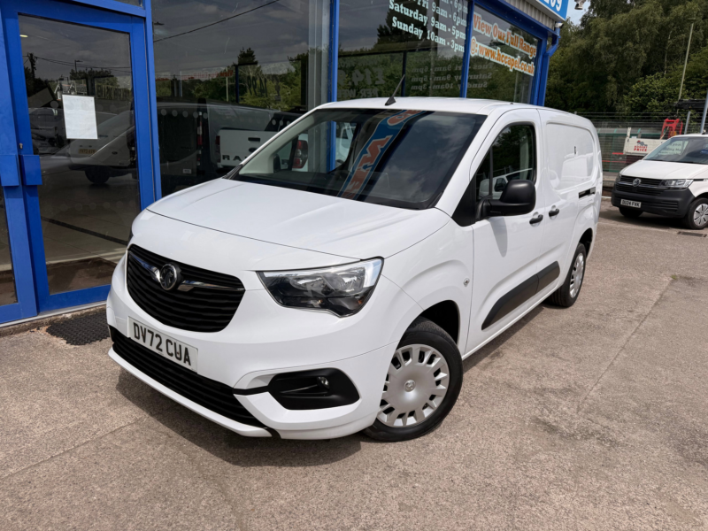 2022 Vauxhall Combo 1.5 Turbo D 2300 Sportive Panel Van 6dr Diesel Manual L2 H1 Euro 6 100 Ps in White — image 1