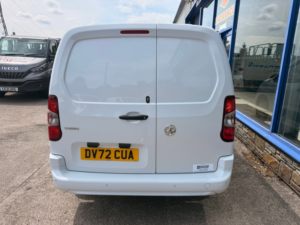 2022 Vauxhall Combo 1.5 Turbo D 2300 Sportive Panel Van 6dr Diesel Manual L2 H1 Euro 6 100 Ps in White — image 4