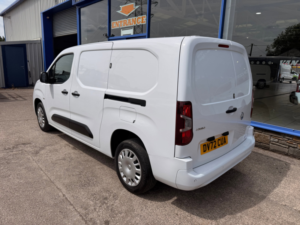2022 Vauxhall Combo 1.5 Turbo D 2300 Sportive Panel Van 6dr Diesel Manual L2 H1 Euro 6 100 Ps in White — image 5