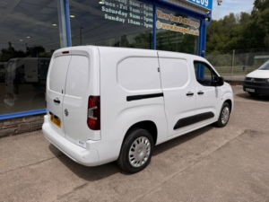 2022 Vauxhall Combo 1.5 Turbo D 2300 Sportive Panel Van 6dr Diesel Manual L2 H1 Euro 6 100 Ps in White — image 6