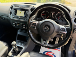 2015 Volkswagen Tiguan 2.0 Tdi Bluemotion Tech R-Line SUV 5dr Diesel Manual 4WD Euro 5 (s/s) (nav) (140 Ps) in Blue — image 5