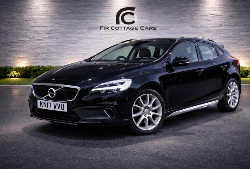 2017 Volvo V40 Cross Country 2.0 T3 Pro Euro 6 (s/s) 5dr in Black — image 1