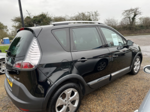 2014 Renault Scenic Xmod 1.6 Dynamique Tomtom Bose+ Pack Dci 130 Stop & Start in Black — image 3