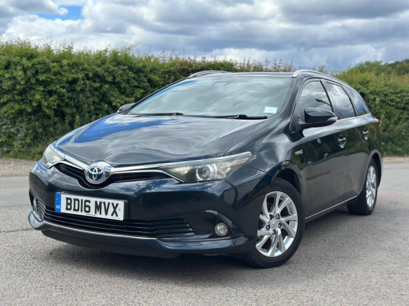 2016 Toyota Auris 1.8 Vvt-H Icon Touring Sports CVT Euro 6 (s/s) 5dr (safety Sense) in Grey — image 1