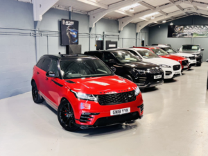 2018 Land Rover Range Rover Velar 2.0 D240 R-Dynamic Hse in Red — image 5