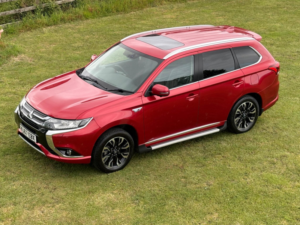 2017 Mitsubishi Outlander 2.0h 12kwh 4h CVT 4WD Euro 6 (s/s) 5dr in Red — image 6
